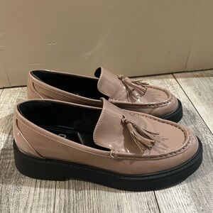 Mix No. 6 Tan Patent Leather Loafers with Tassels Women’s Size 8
